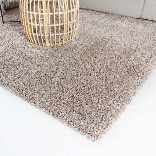 Hoogpolig vloerkleed shaggy Trend effen - beige - close up hoek