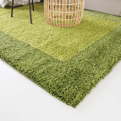 Hoogpolig vloerkleed shaggy Trend lijstmotief - groen - close up hoek