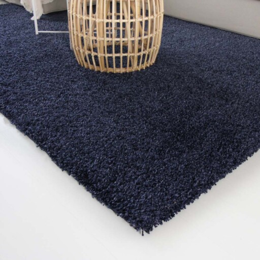 Hoogpolig vloerkleed shaggy Trend effen - marine blauw - close up hoek