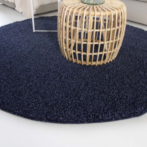 Hoogpolig vloerkleed shaggy Trend effen rond - marine blauw - close up zijkant