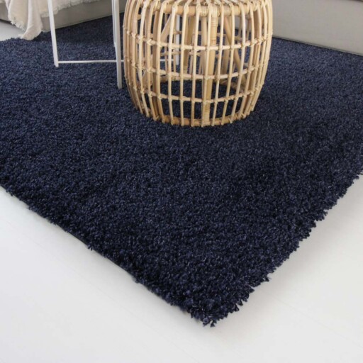 Hoogpolig vloerkleed shaggy Trend effen - marine blauw - close up hoek, thumbnail