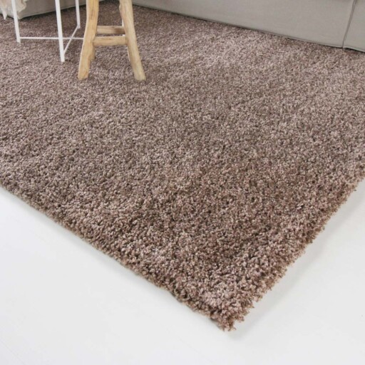 Hoogpolig vloerkleed shaggy Trend effen - mokka - close up hoek