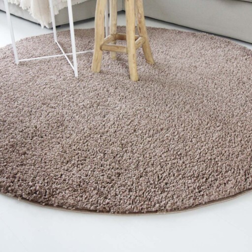 Hoogpolig vloerkleed shaggy Trend effen rond - mokka - close up zijkant