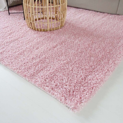 Hoogpolig vloerkleed shaggy Trend effen - lichtroze - close up hoek