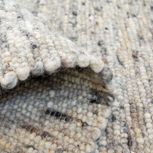 Wollen vloerkleed handweef Ylva - grijs - close up vouw, thumbnail