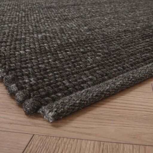 Wollen vloerkleed Lett - donkergrijs - close up hoek, thumbnail