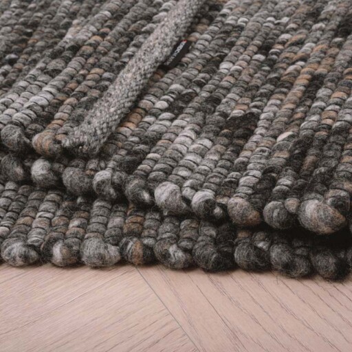 Wollen vloerkleed Lett - grijs/bruin - close up vouw, thumbnail