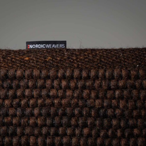 Wollen vloerkleed Lett - cacao - close up zijkant, thumbnail