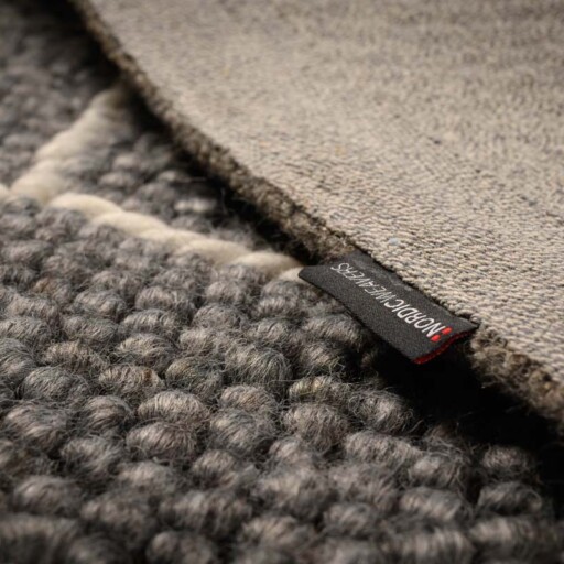 Wollen vloerkleed - ruiten Vinduer - donkergrijs/crème - close up materiaal, thumbnail