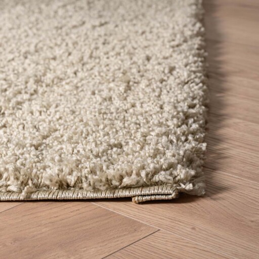 Vierkant hoogpolig vloerkleed shaggy Trend effen - champagne - close up hoek