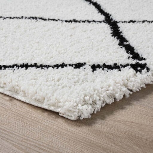 Hoogpolig vloerkleed ruiten Artisan - wit/zwart - close up hoek, thumbnail