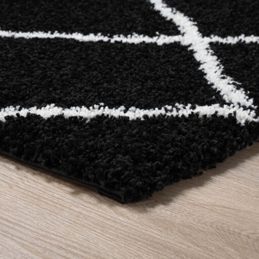 Hoogpolig vloerkleed ruiten Artisan - zwart/wit - close up hoek, thumbnail