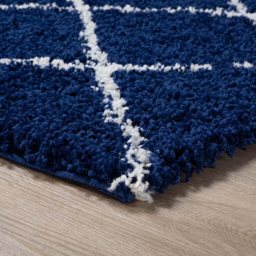 Hoogpolig vloerkleed ruiten Habitat - marineblauw/wit - close up, thumbnail