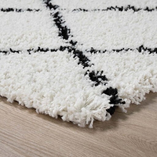 Hoogpolig vloerkleed ruiten Habitat - wit/zwart - close up, thumbnail