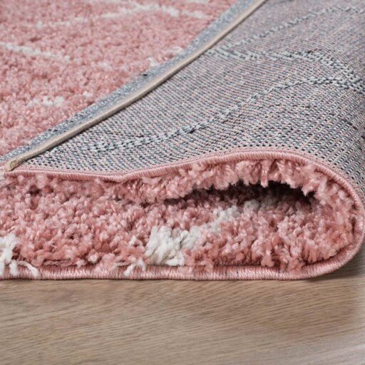 Hoogpolig vloerkleed ruiten Habitat - roze/wit - close up, thumbnail