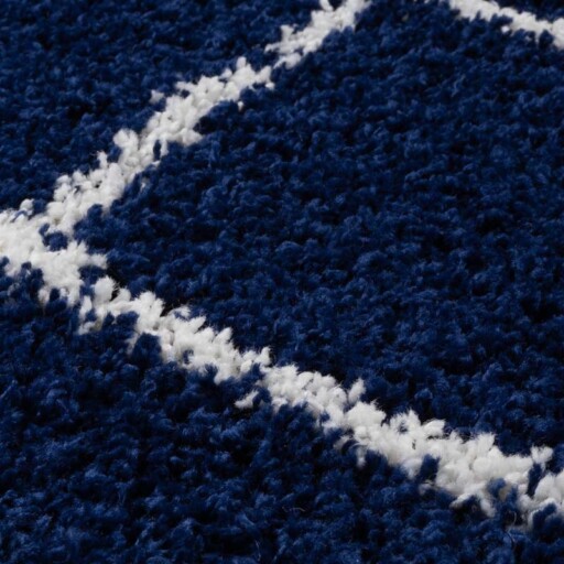 Rond hoogpolig vloerkleed ruiten Habitat - marineblauw/wit - close up, thumbnail