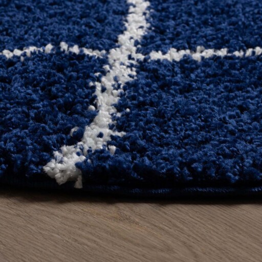 Rond hoogpolig vloerkleed ruiten Habitat - marineblauw/wit - close up, thumbnail