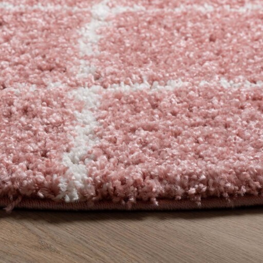 Rond hoogpolig vloerkleed ruiten Habitat - roze/wit - close up, thumbnail