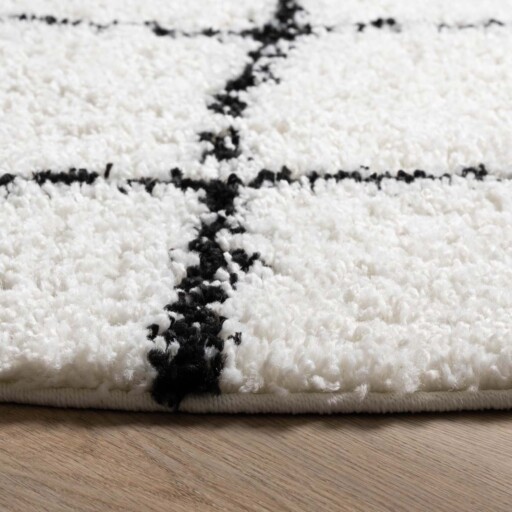 Rond hoogpolig vloerkleed ruiten Habitat - wit/zwart - close up, thumbnail