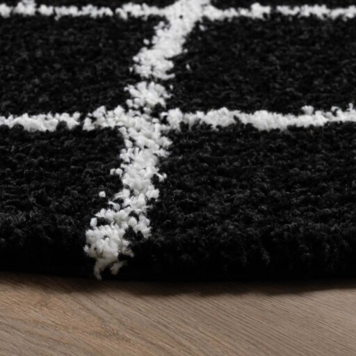 Rond hoogpolig vloerkleed ruiten Habitat - zwart/wit - close up, thumbnail