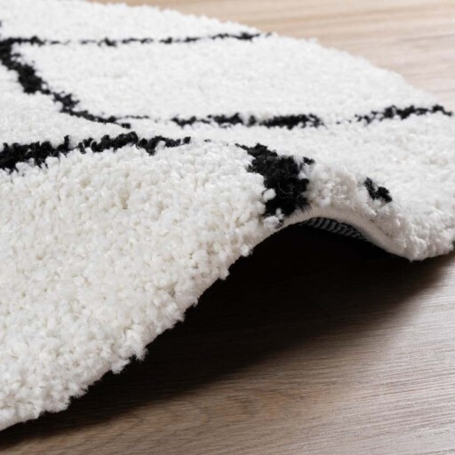 Rond hoogpolig vloerkleed ruiten Habitat - wit/zwart - close up, thumbnail