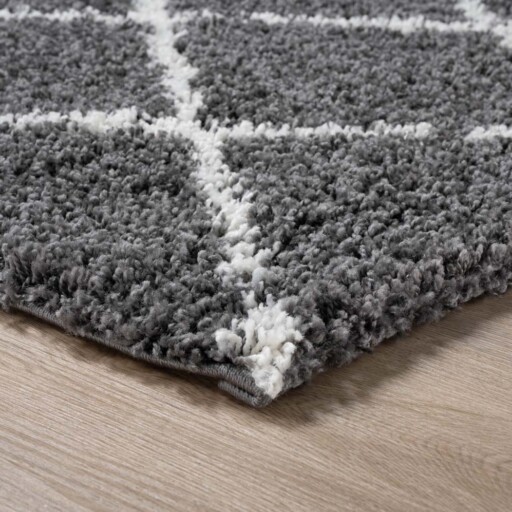 Vierkant hoogpolig vloerkleed ruiten Habitat - grijs/wit - close up, thumbnail