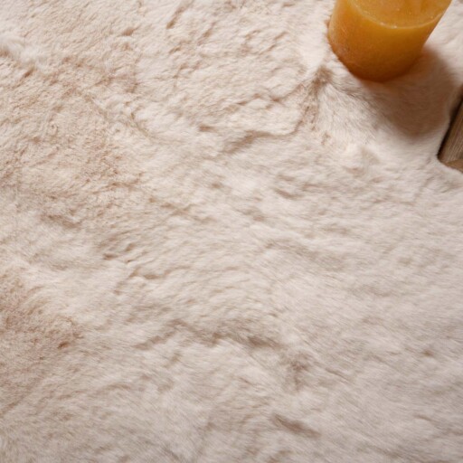 Vierkant hoogpolig vloerkleed - Comfy plus - crème - close up