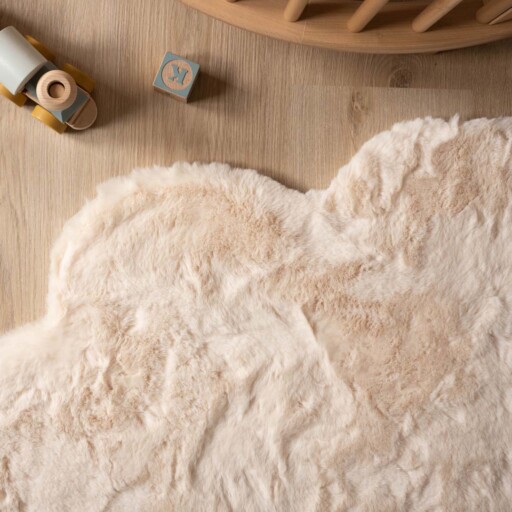 Kindervloerkleed wolkje - Fluffy crème - close up, thumbnail