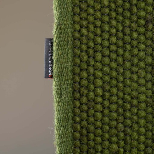 Wollen vloerkleed Lett - groen - close up zijkant, thumbnail