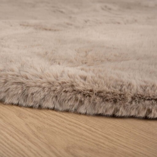 Ovaal hoogpolig vloerkleed - Comfy plus - taupe - close up, thumbnail