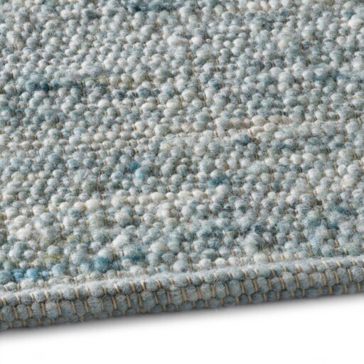 Wollen vloerkleed - Bokn Lichtblauw - close up zijkant, thumbnail