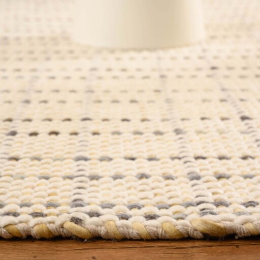 Wollen vloerkleed - Verdal crème/groen - close up zijkant, thumbnail