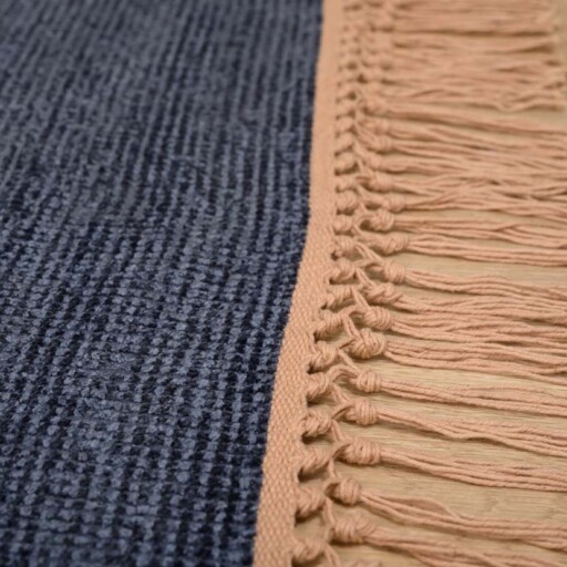 Viscose vloerkleed - Gem blauw - close up zijkant, thumbnail