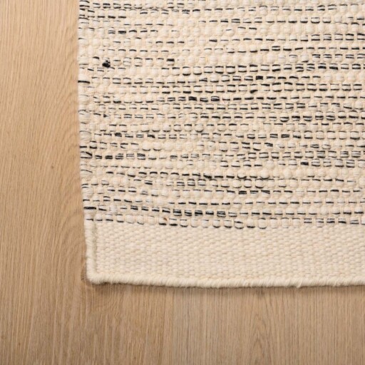 Wollen vloerkleed - Ulstein wit/zwart - close up hoek, thumbnail